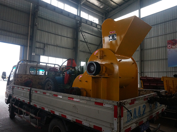 出口雙級粉碎機發(fā)貨現場