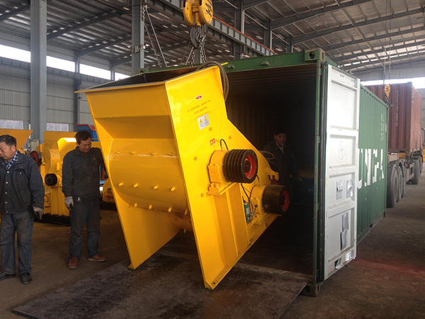 大型雙級粉碎機發(fā)貨現場